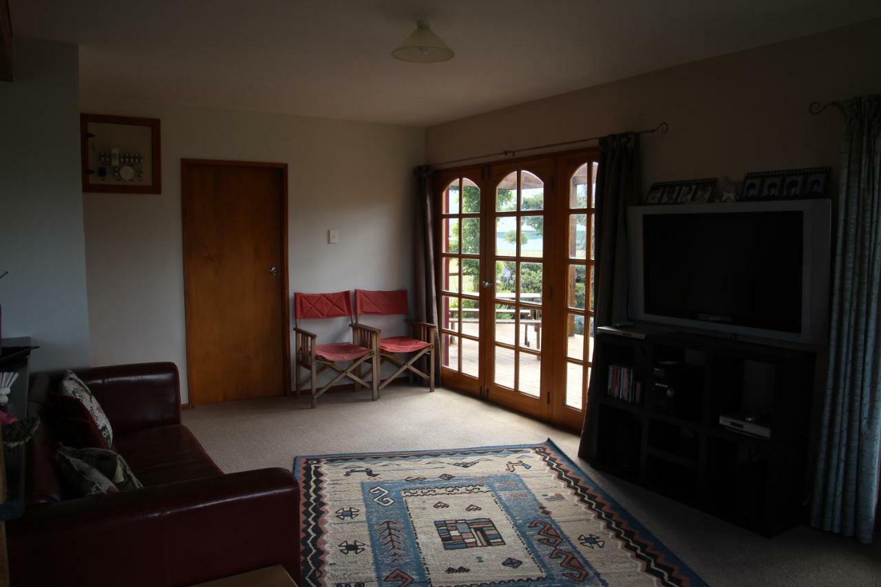 Batch With A View Villa Te Anau Exterior photo